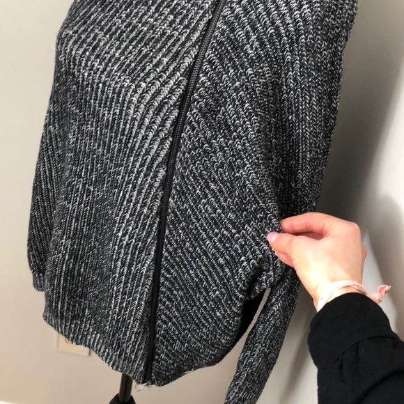 Gorgeous Black Zipper Detailed Sweater - Picture 3 of 13
